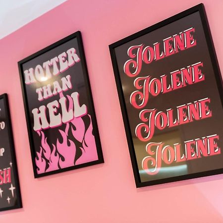 Maevela Apartments ☆ Pink Luxury Apartment With Balcony - Birmingham City Centre - 5 Min Walk From Bullring, Cube, Mailbox, New Street Station - Free Netflix & Wifi Exterior foto