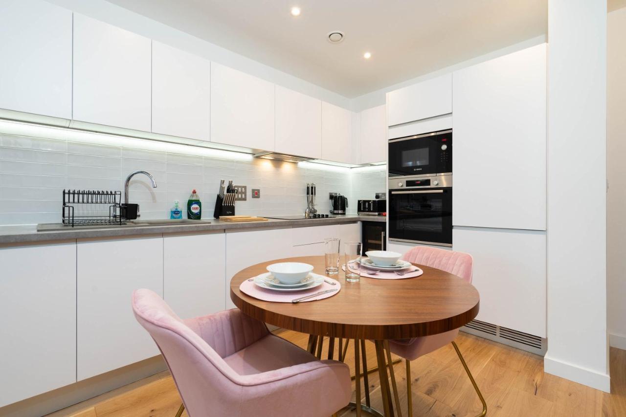 Maevela Apartments ☆ Pink Luxury Apartment With Balcony - Birmingham City Centre - 5 Min Walk From Bullring, Cube, Mailbox, New Street Station - Free Netflix & Wifi Exterior foto